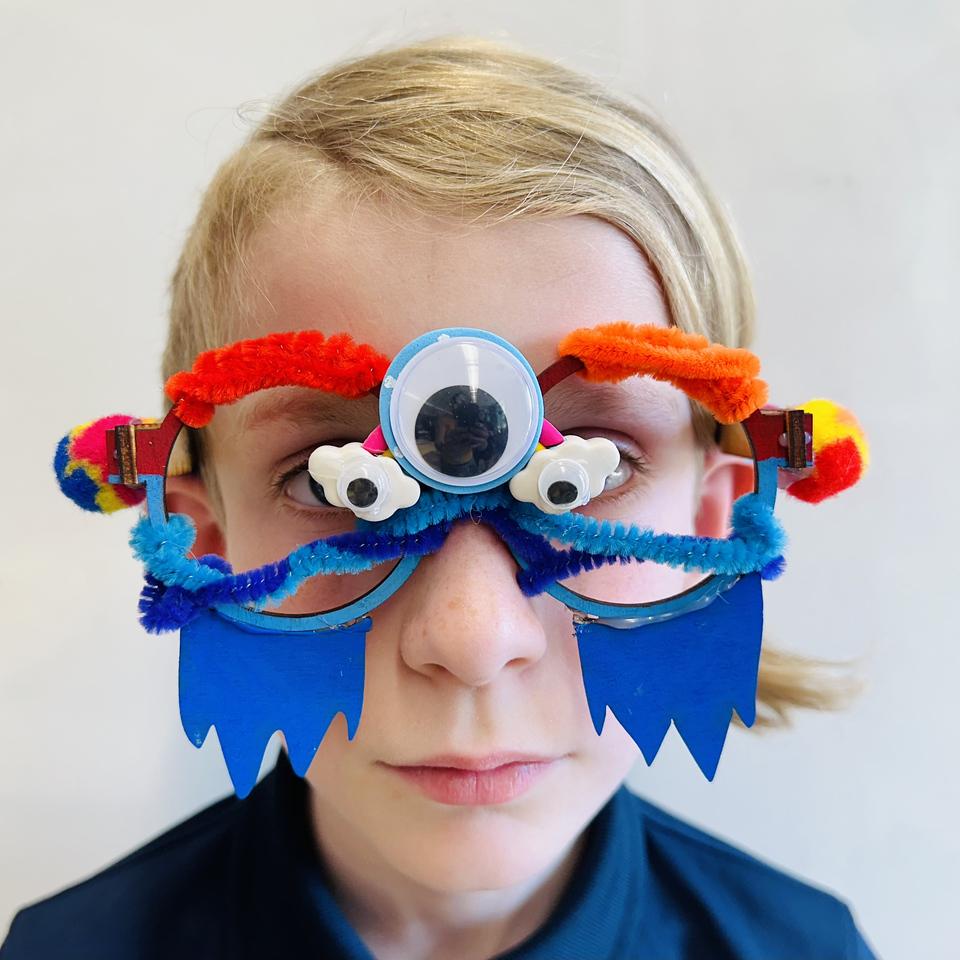 五年级创作雕塑眼镜